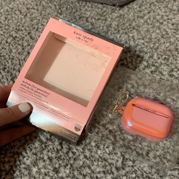 Kate Spade air pod case - Picture 2 of 2